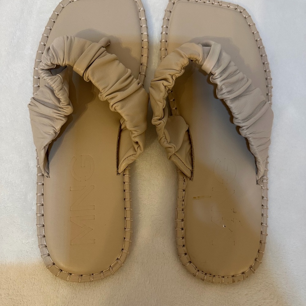 MNG Women's Beige leather flip flops Sandals - Picture 6 of 6